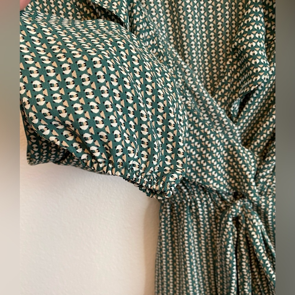 Max Studio Ruffle Front Top - Picture 5 of 11